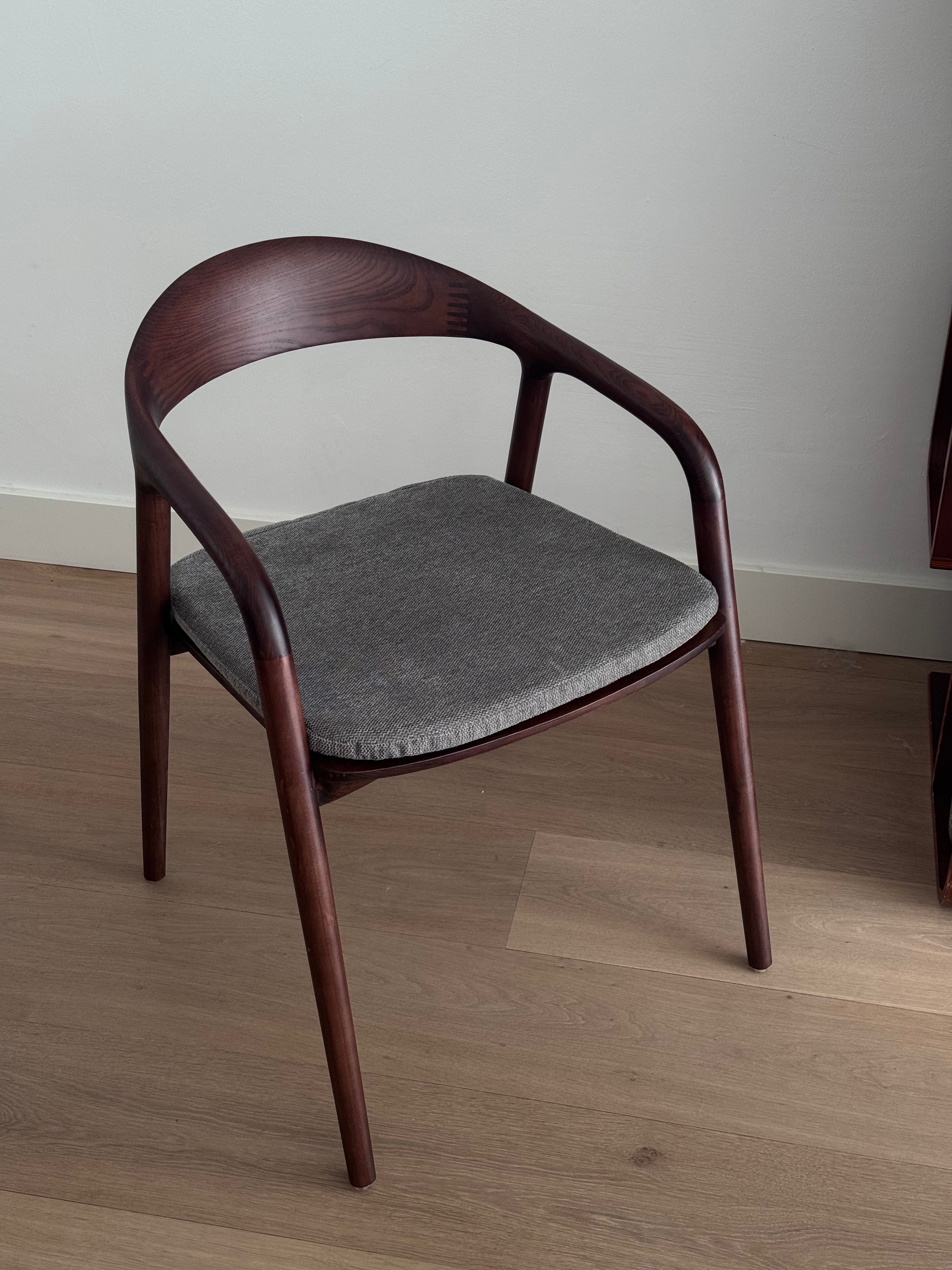 DARKGREYCUSHION3