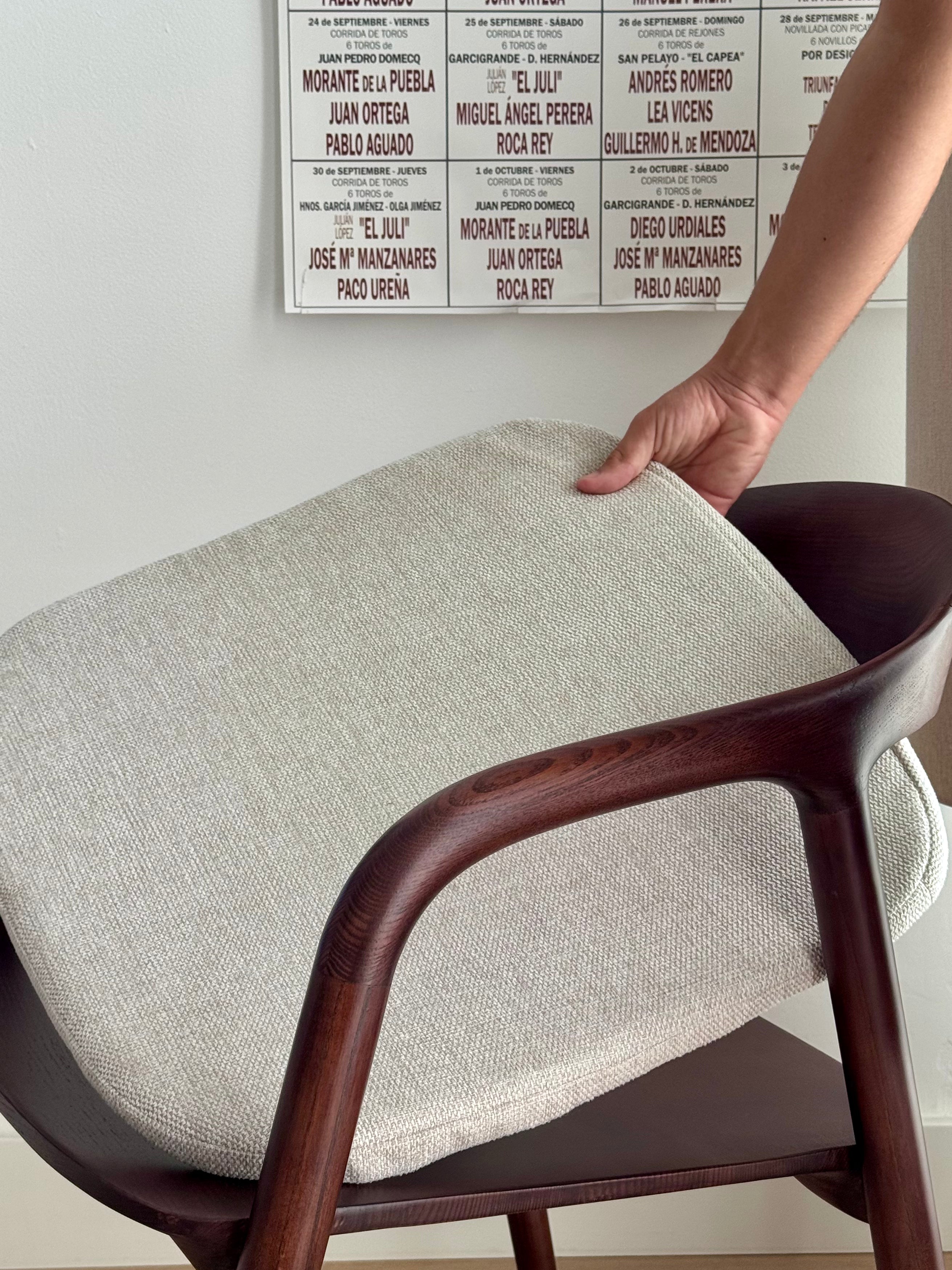 GREYCUSHION1