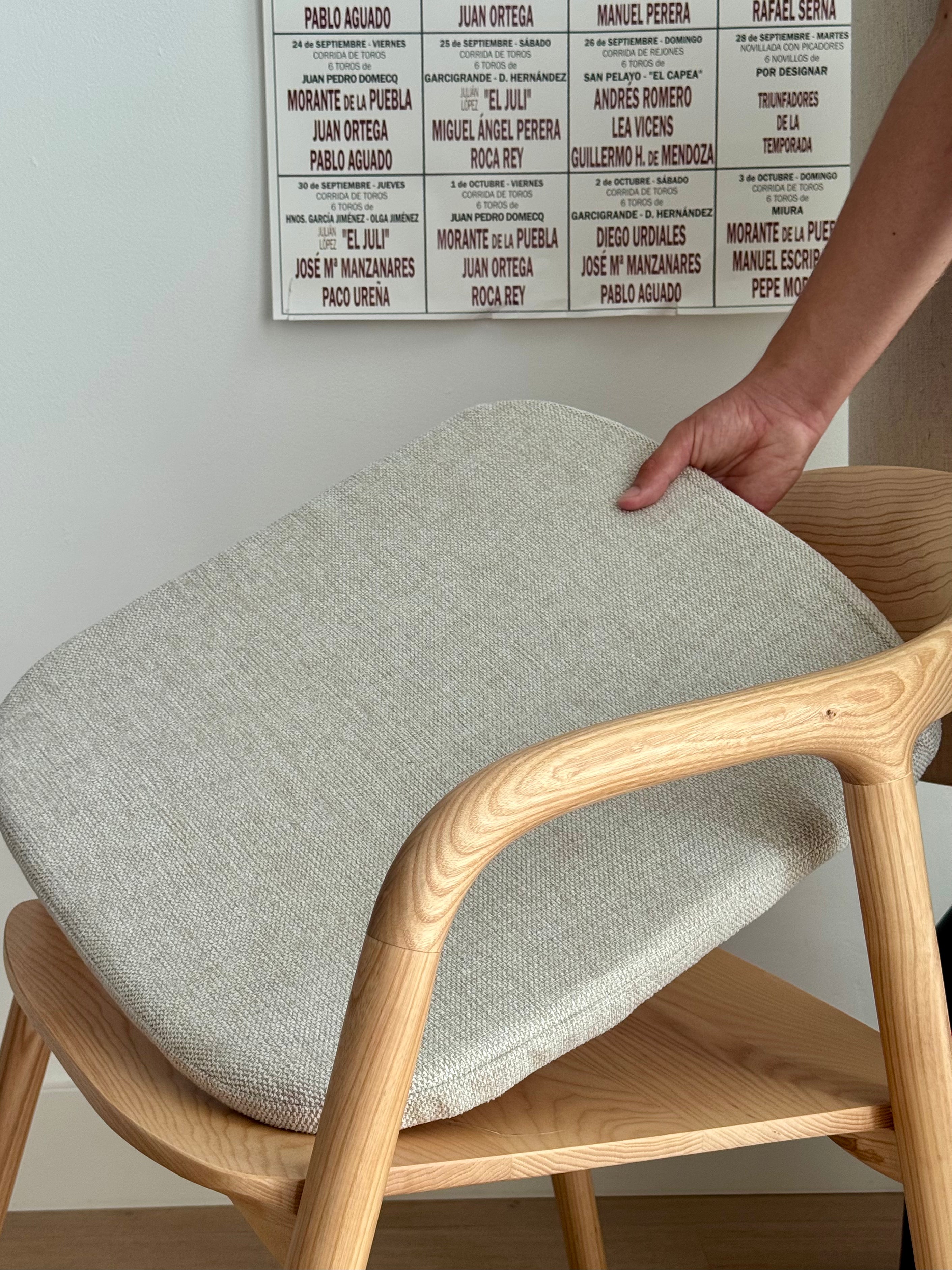 GREYCUSHION3